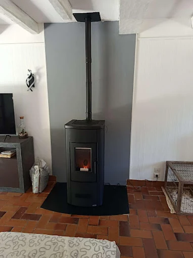 Installation d'un poêle à granulés par Cheminées Tanguy à Pontivy